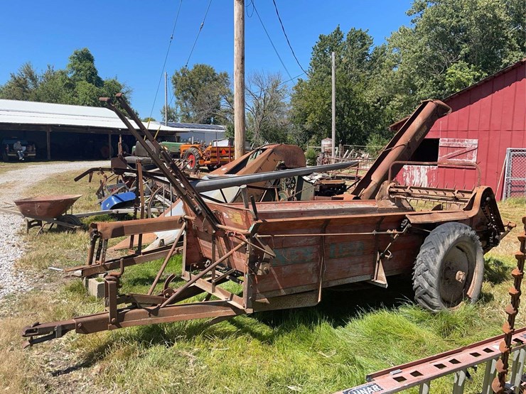 new-idea-manure-spreader-image-2