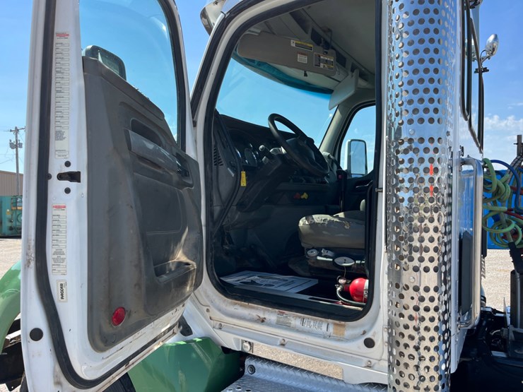 2018-kenworth-t800-image-10