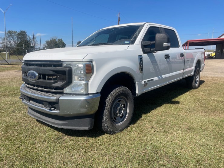 2022-ford-f250-xl-image-1
