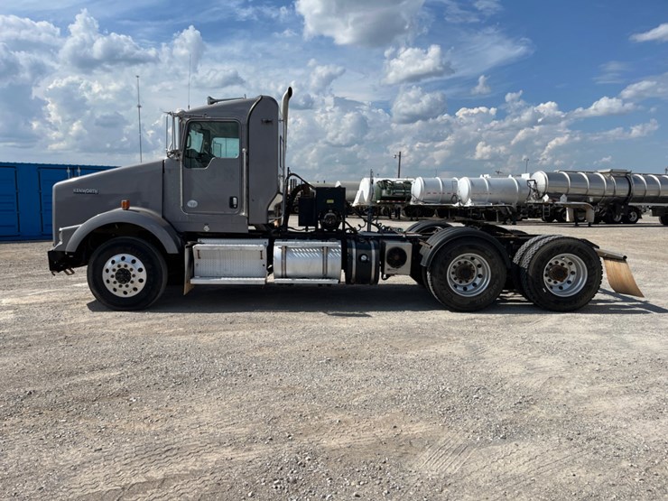 2018-kenworth-t800-image-8