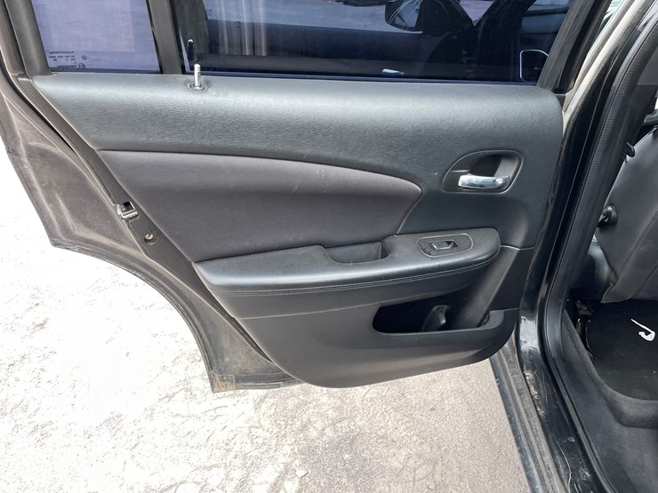 #511-•-2014-chrysler-200-(has-az-title)-image-91