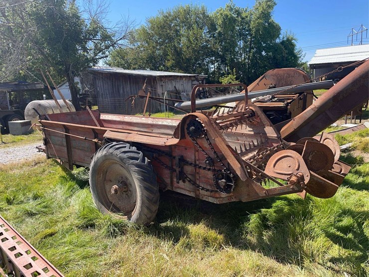 new-idea-manure-spreader-image-3