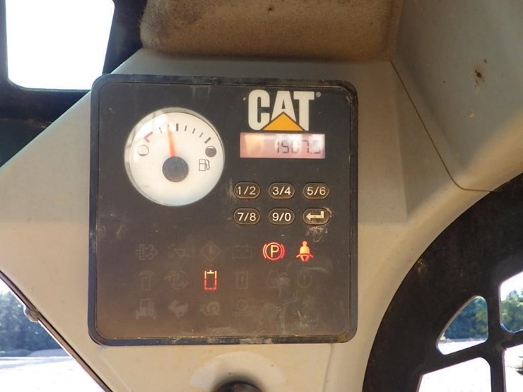 2017-caterpillar-239d-image-27