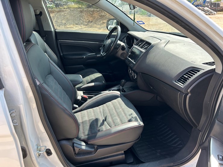 2018-mitsubishi-outlander-image-8