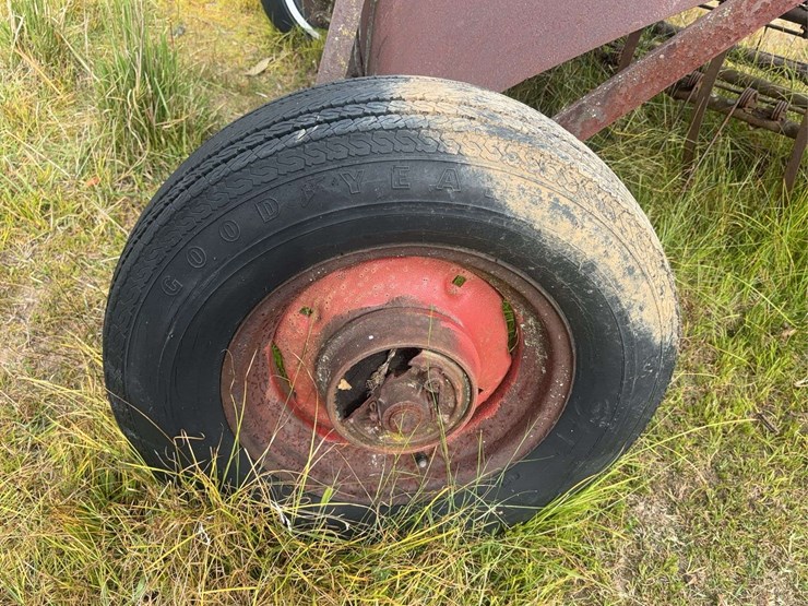 side-delivery-hay-rake-image-12