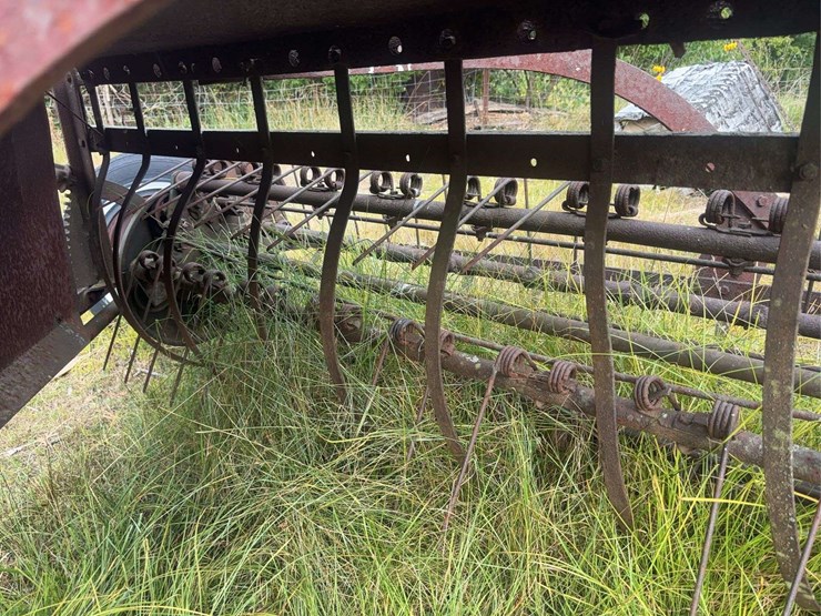 side-delivery-hay-rake-image-20