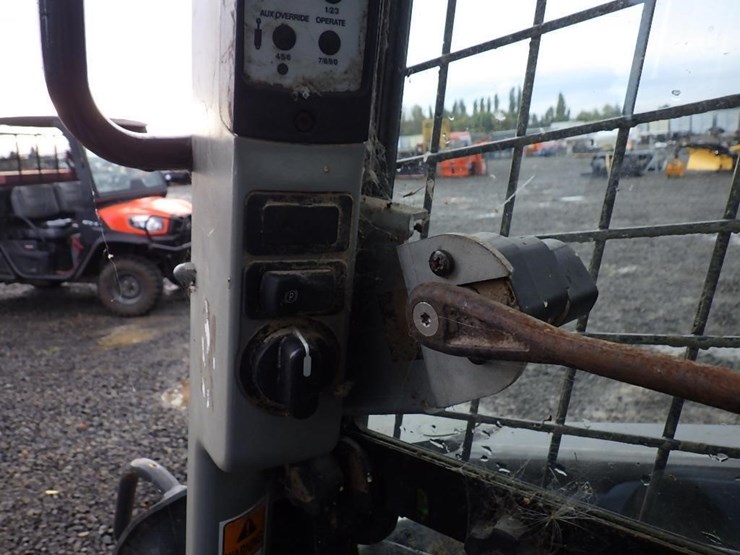 new-holland-l218-image-24