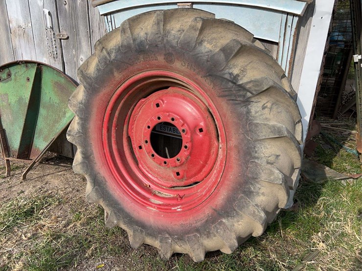 (2)-rear-tires-and-rims-image-4