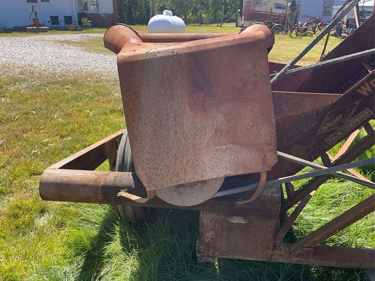 dearborn-1-row-corn-picker-image-22