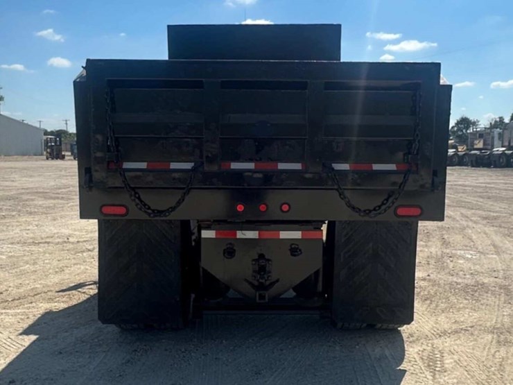peterbilt-330-image-10
