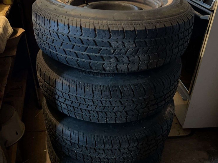 (4)-truck-tires-image-1