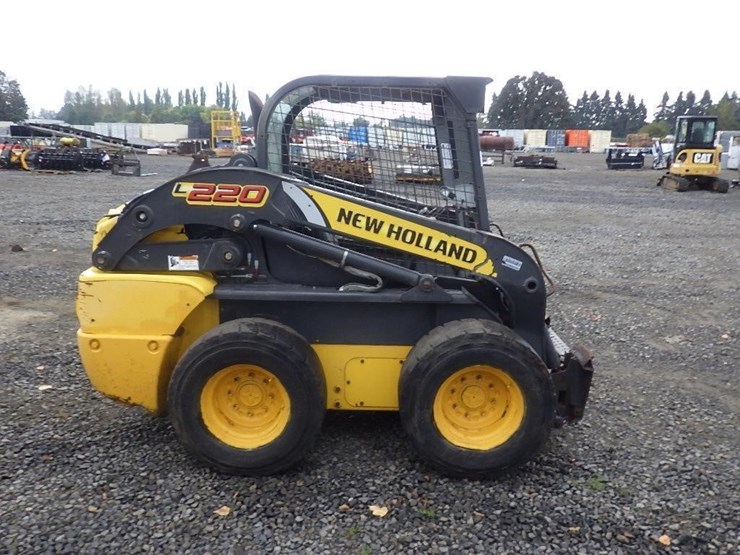 2013-new-holland-l220-image-3