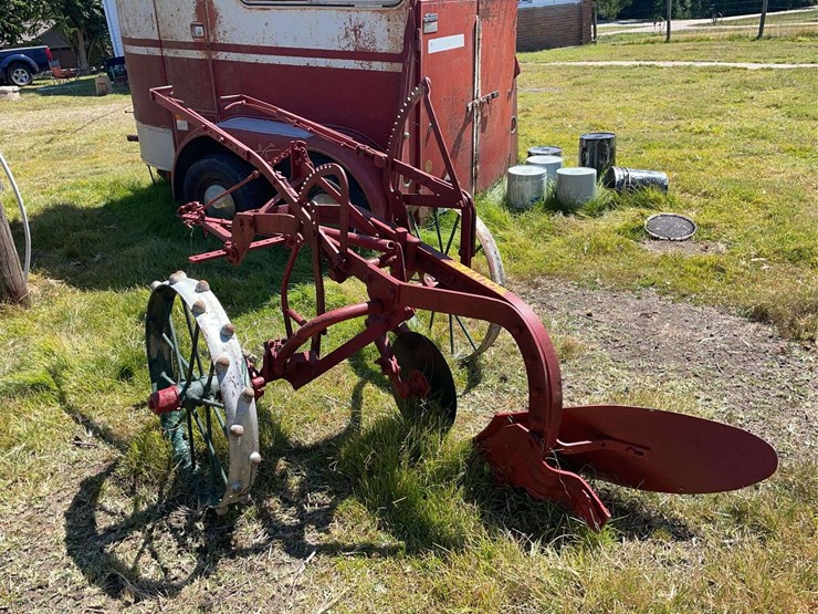 oliver-1-bottom-plow-image-3