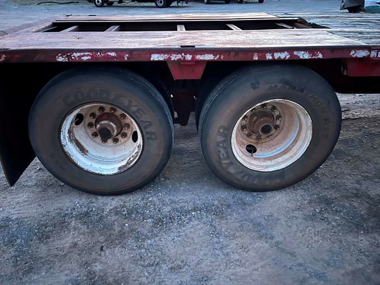 1981-aztec-skinny-neck-31-foot-flatbed-image-10