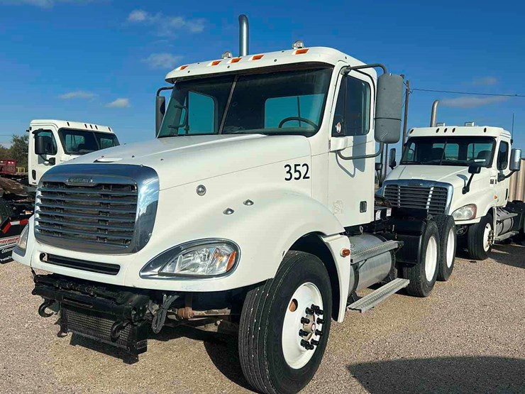 2006-freightliner-columbia-120-image-1