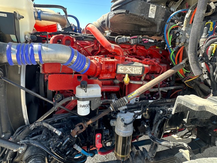 2023-peterbilt-567-image-9