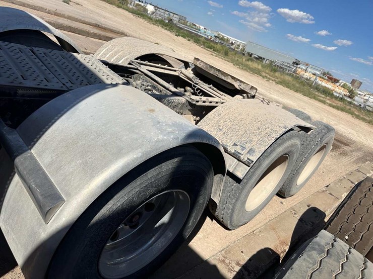 2015-mack-chu-(pinnacle)-tri-axle(inoperable)-image-6