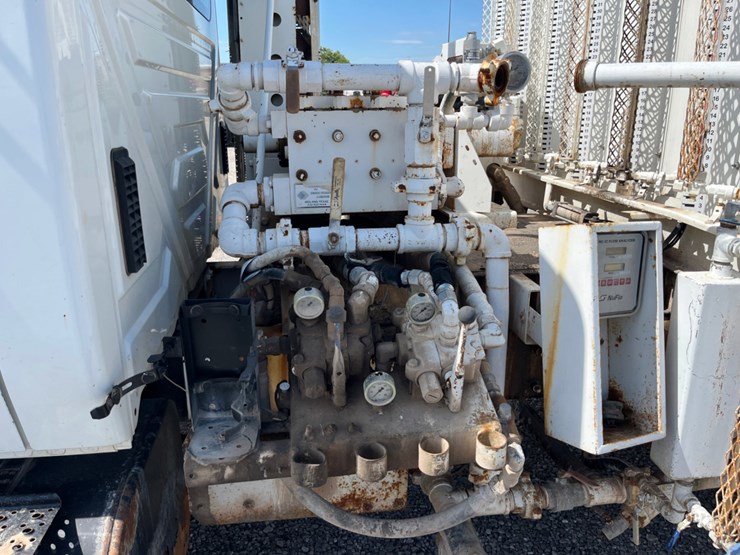 2010-international-durastar-4300-image-17