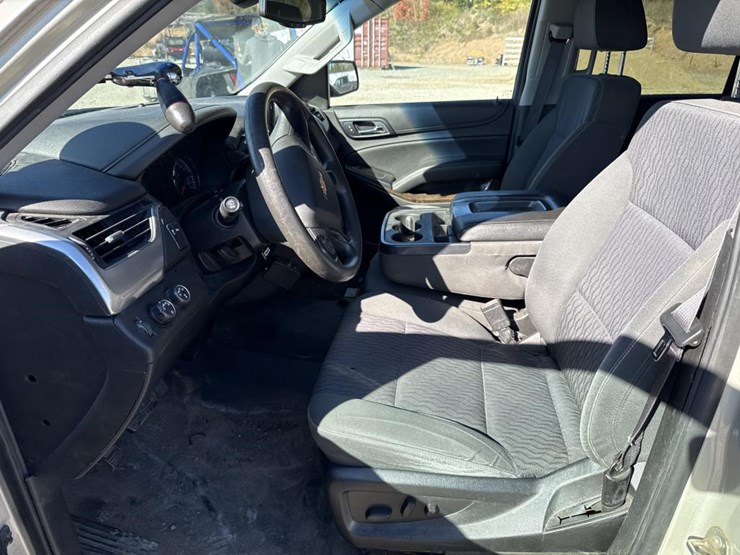 2015-chevrolet-tahoe-image-38