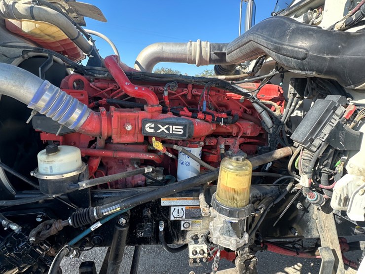 2021-peterbilt-389-image-4