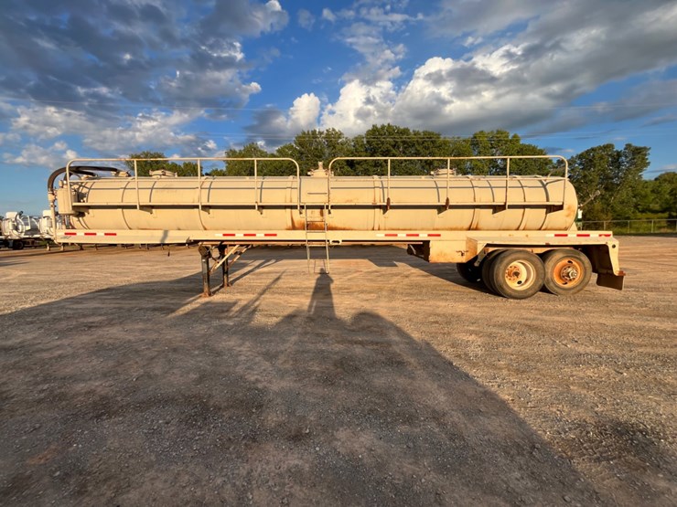 2006-v.e.-enterprises-130-bbl-steel-vacuum-trailer-image-8