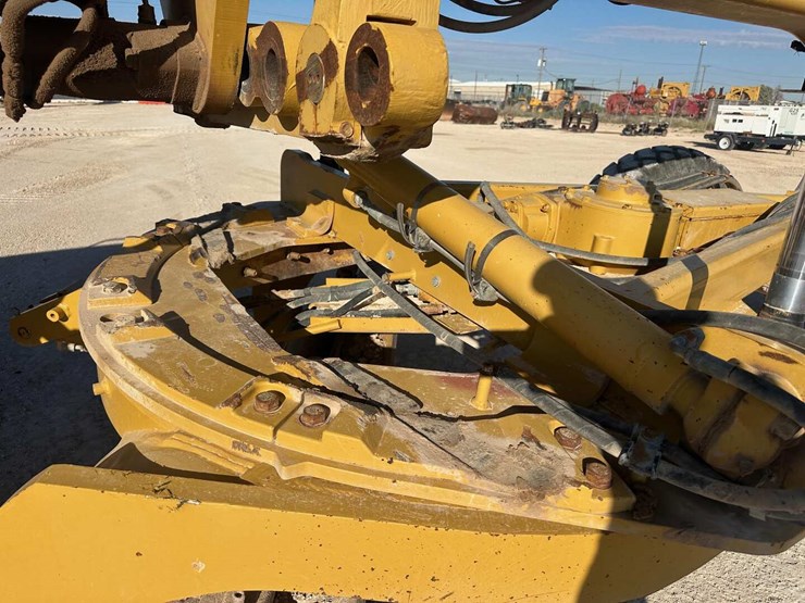 2009-caterpillar-140m-image-4