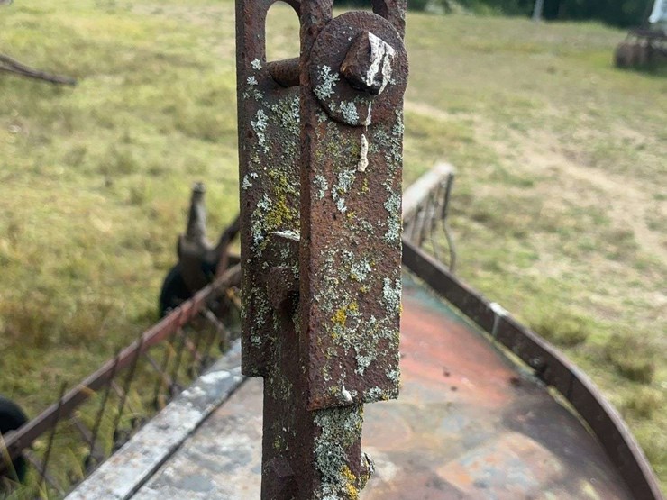 side-delivery-hay-rake-image-16