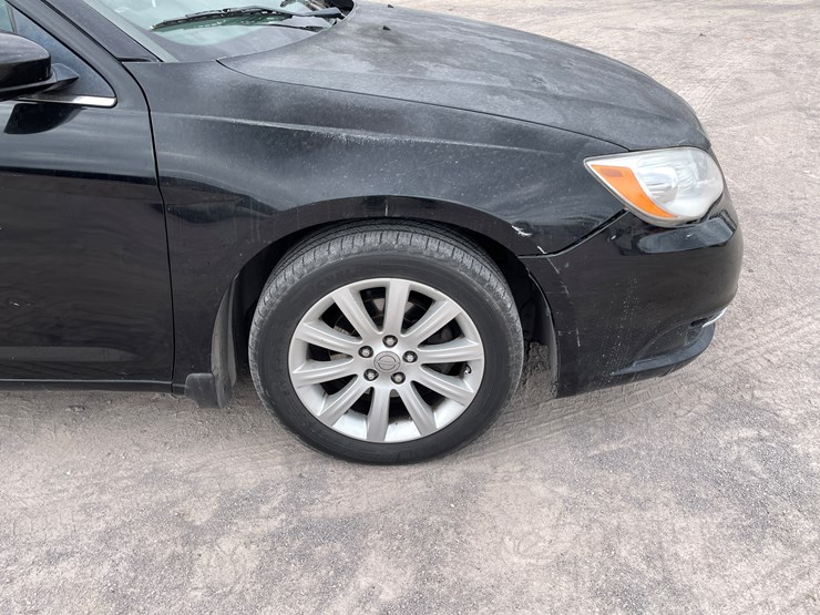 #511-•-2014-chrysler-200-(has-az-title)-image-17
