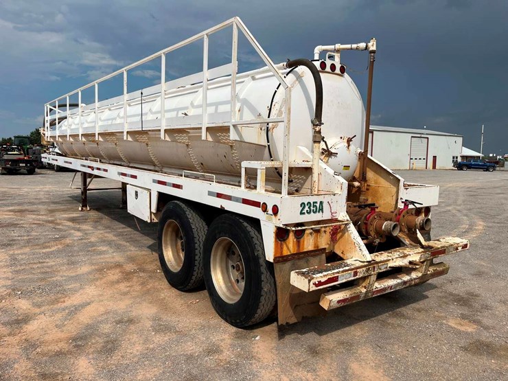 2017-troxel-130-bbl-steel-vacuum-trailer-image-7