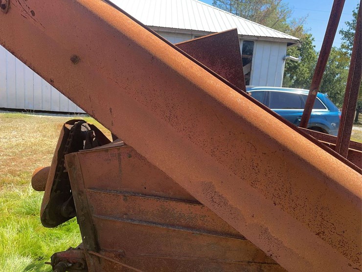 dearborn-1-row-corn-picker-image-31