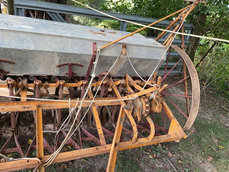 minneapolis-moline-8ft-grain-drill-image-17