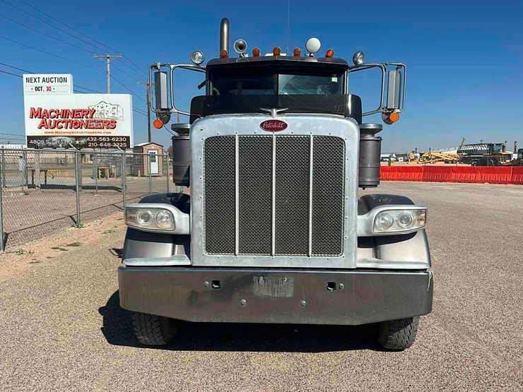 2011-peterbilt-388-image-2