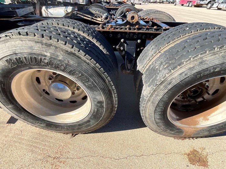 2011-freightliner-cornado-(inoperable)-image-10
