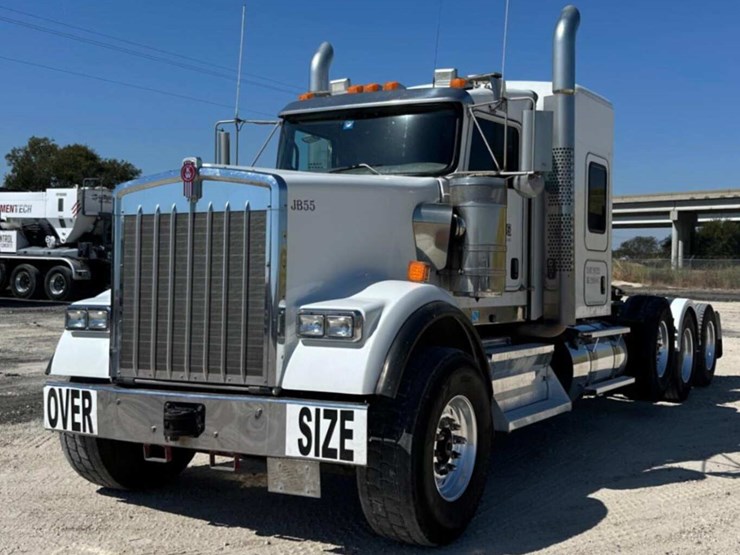 2022-kenworth-w900-image-1