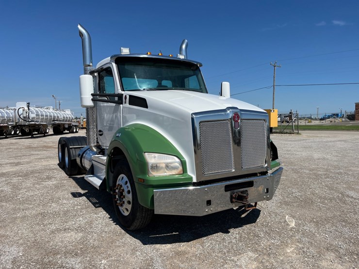2018-kenworth-t800-image-3