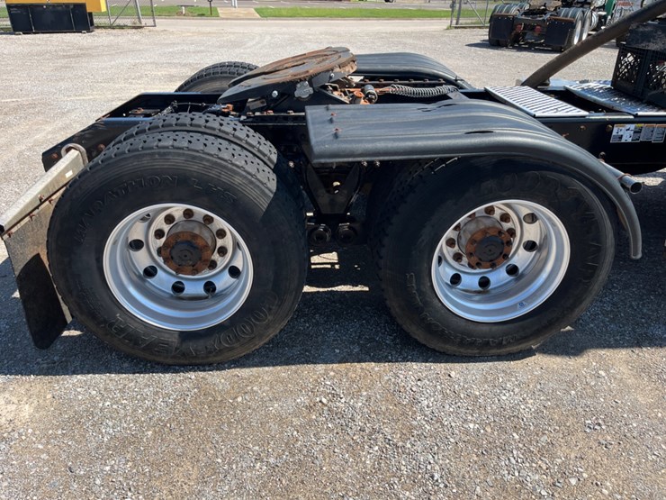 2018-kenworth-t800-image-16