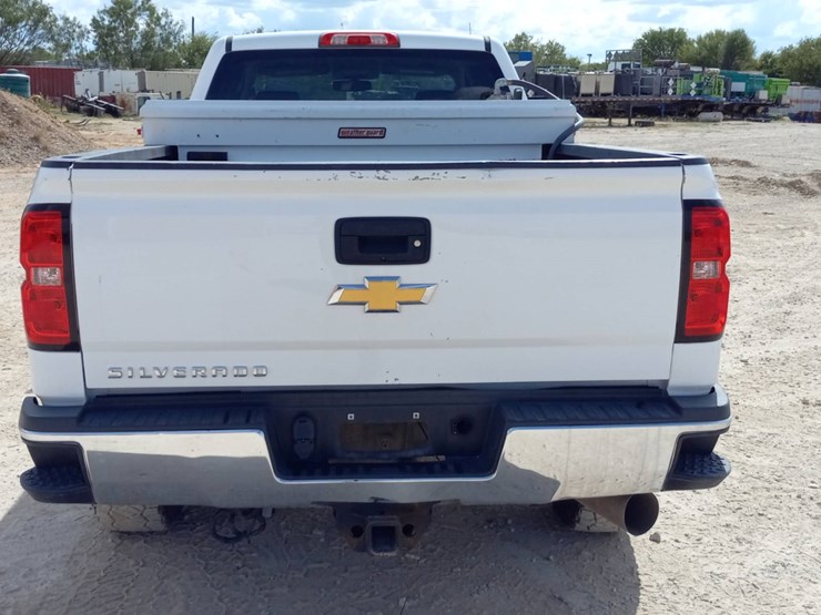 2018-chevrolet-silverado-2500hd-image-5