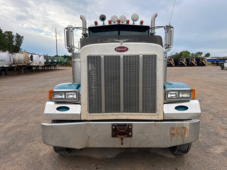 2005-peterbilt-379-image-2