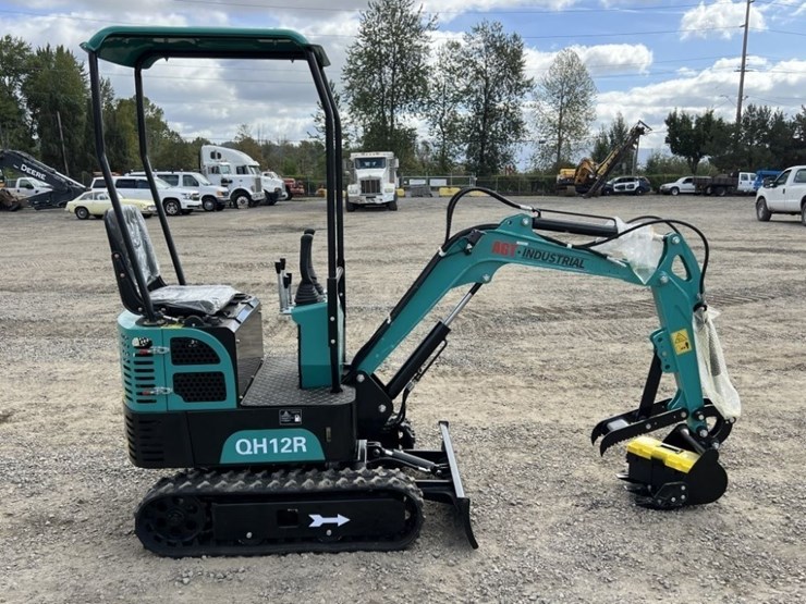 2025-cfg-qh12r-mini-hydraulic-excavator-image-3