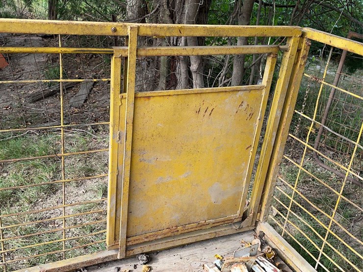 livestock-carrier-image-19