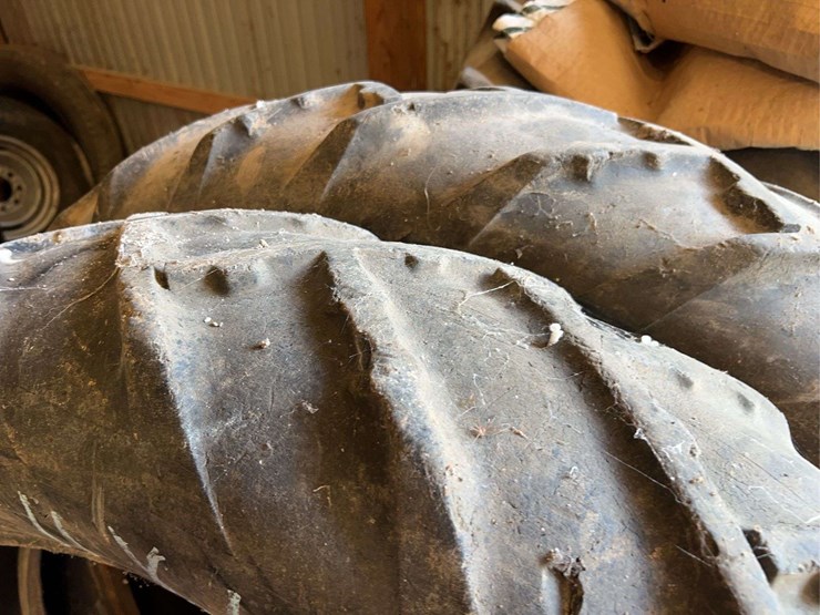 rear-tractor-tires-image-5