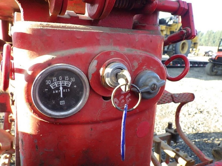 mccormick-farm-all-100-row-crop-tractor-image-21