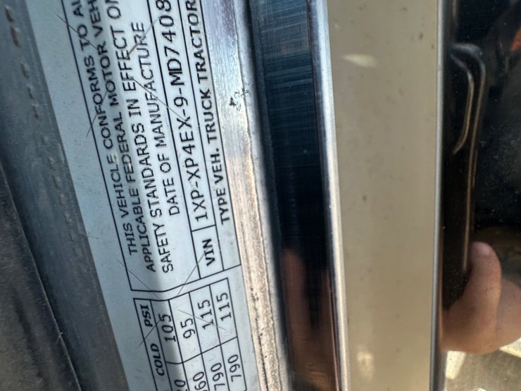 2021-peterbilt-389-image-11