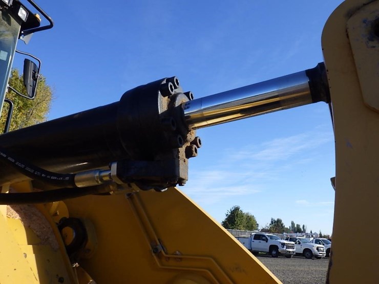 2017-caterpillar-950m-image-12