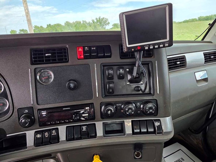 2019-kenworth-t880-image-10
