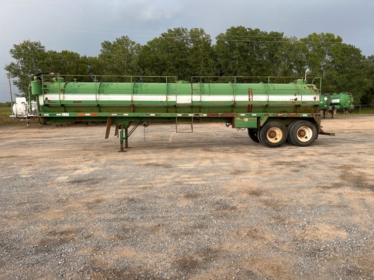 2012-chandler-130-bbl-steel-vacuum-trailer-image-8
