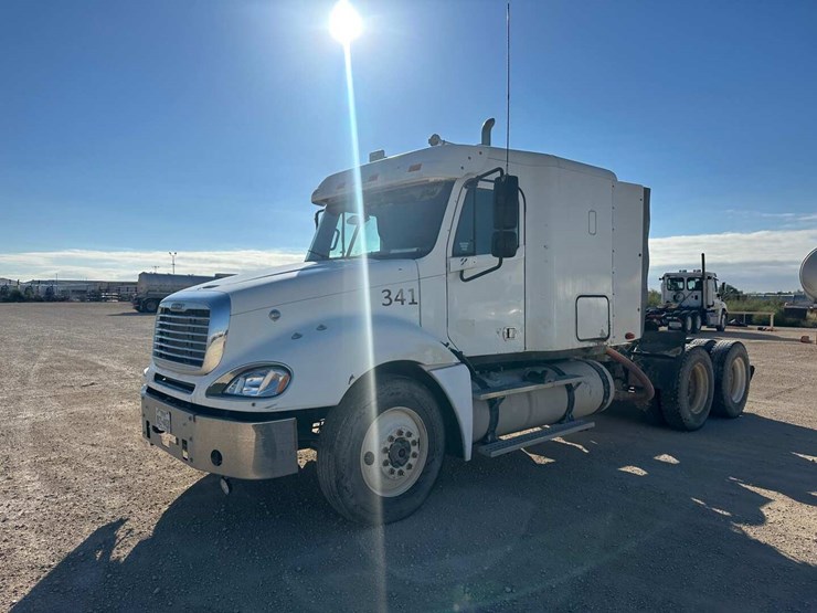 2006-freightliner-columbia-120-image-1