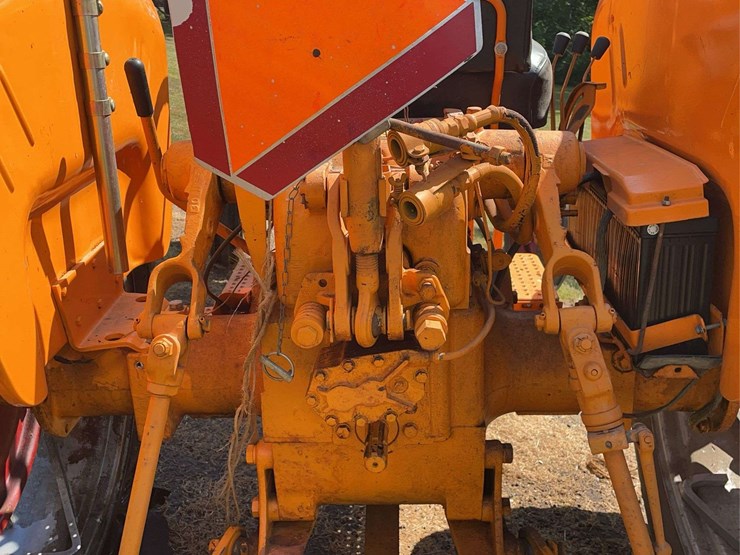 minneapolis-moline-445-image-58