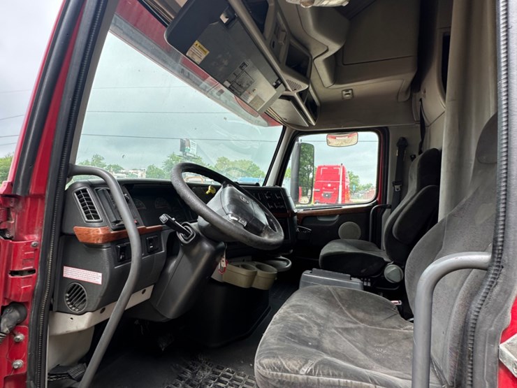 2006-volvo-vnl-image-5