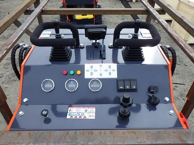 2025-tpm-t460-skid-steer-tracked-loader-image-12